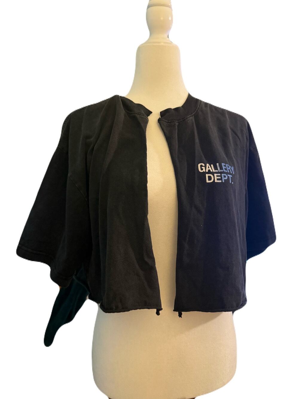 Gallery Dept. Customized Cropped Open Front Graphic T-Shirt Black  Streetwear